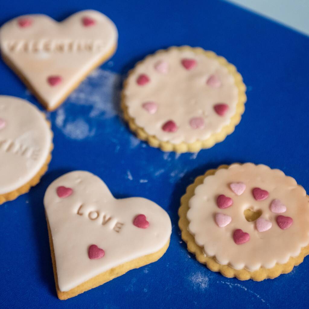 Group Biscuit Decorating Experience for Six People - Image 5