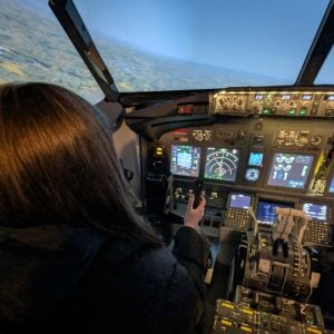 flo flying a boeing 737 800 - flight experience