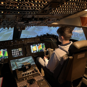 junior pilot boeing flight simulator experience