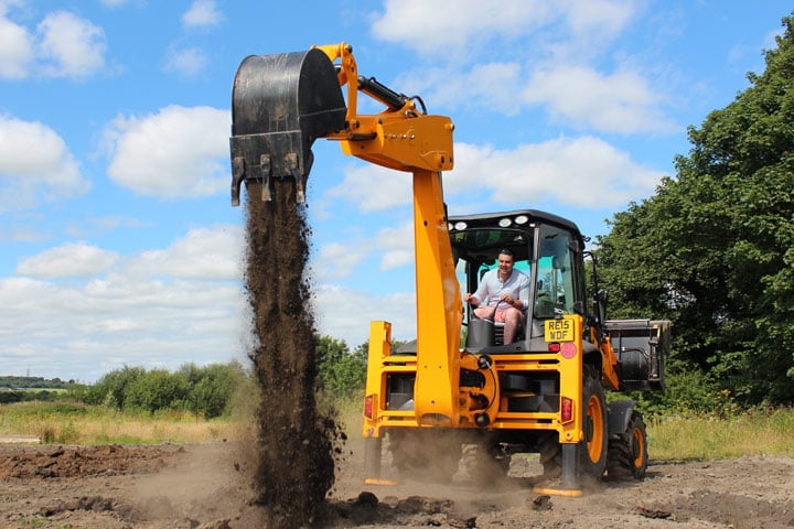 jcb digging experience at diggerland in west yorkshire