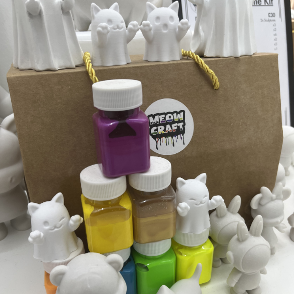 fluid art figure painting experience in york with meowcraft