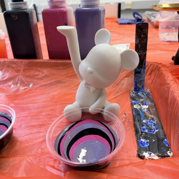 fluid art figure painting experience in york with meowcraft
