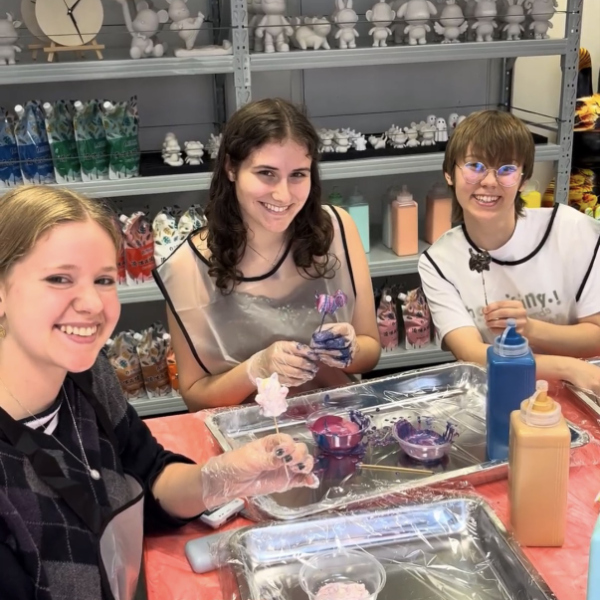 fluid art figure painting experience in york with meowcraft
